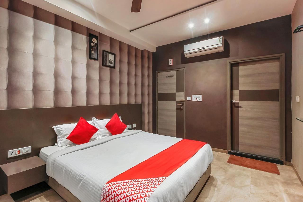 Oyo 26991 Stanza Luxurios Stay Zahirabad Exterior foto