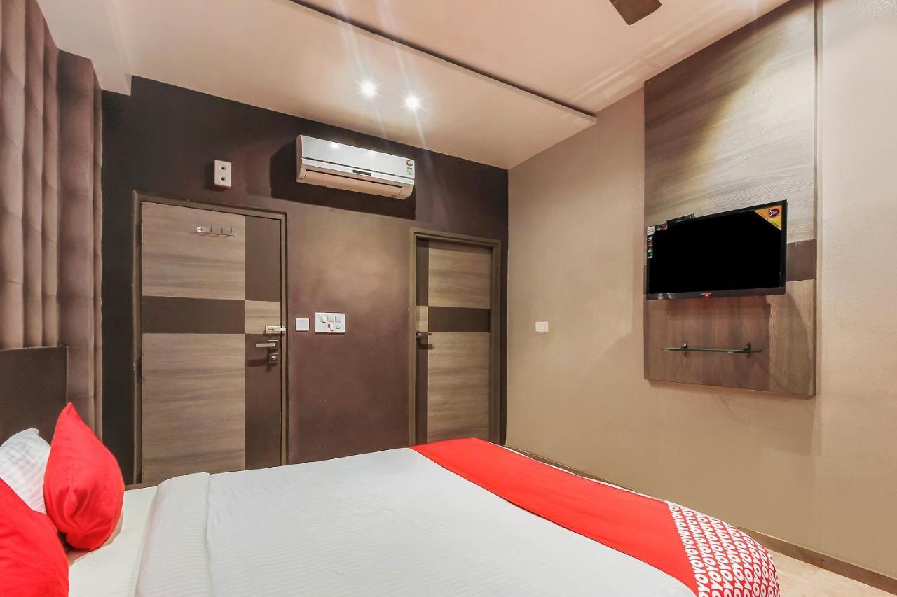 Oyo 26991 Stanza Luxurios Stay Zahirabad Exterior foto